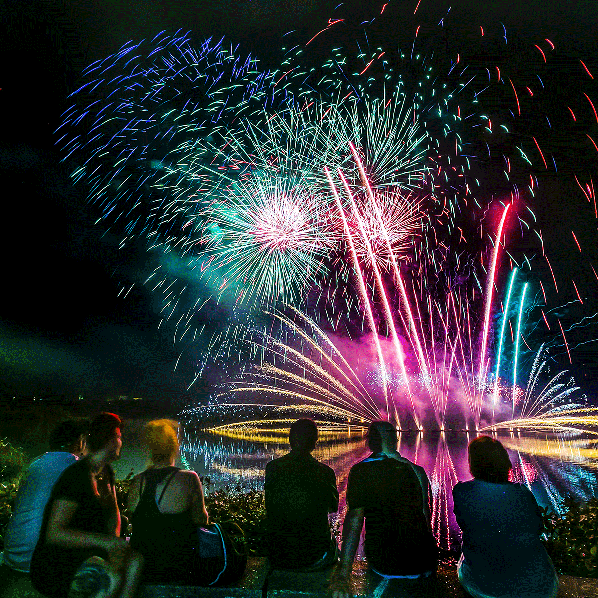 Spectacle pyrotechnique - Fête du Lac des Nations Promutuel Assurance - Festival de musique et feux d'artifices à Sherbrooke, en Estrie